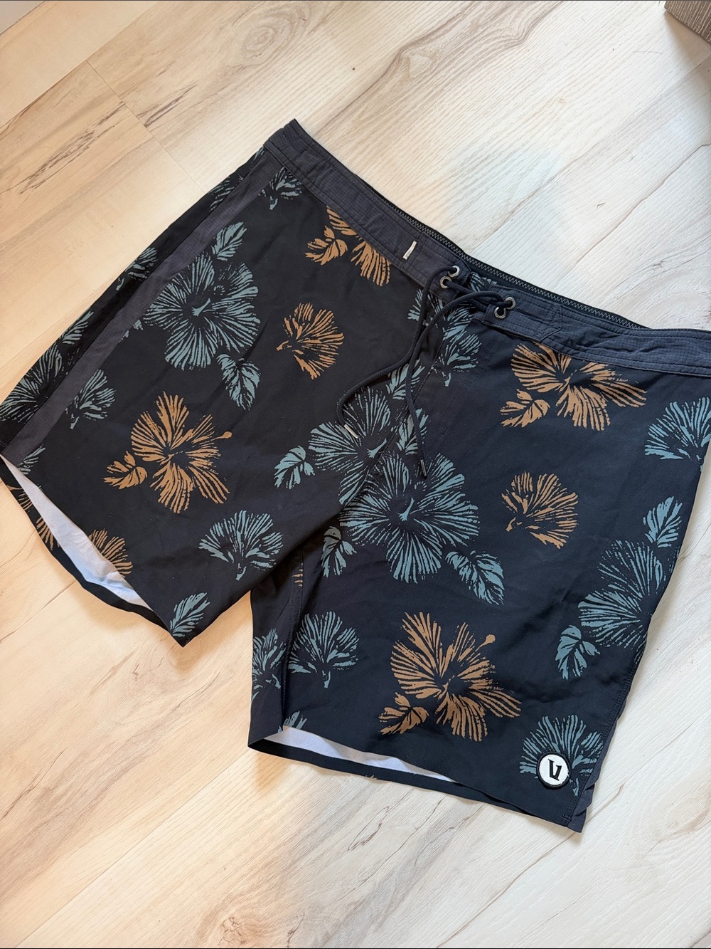 Men's Black Floral Swim Trunks - VUORI